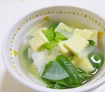 チンゲン菜と高野豆腐の中華スープ